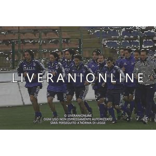 DIG- ALLENAMENTO NAZIONALE ITALIANA CALCIO A BUCAREST IN ROMANIA 23 MARZO 2001 NELLA FOTO ALESSIO TACCHINARDI, PAOLO MALDINI, FABIO CANNAVARO, DEMETRIO ALBERTINI, ALESSANDRO NESTA, GIANLUCA PESSOTTO E ANGELO DI LIVIO AGENZIA ALDO LIVERANI SAS