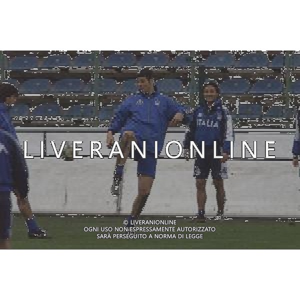 DIG- ALLENAMENTO NAZIONALE ITALIANA CALCIO A BUCAREST IN ROMANIA 23 MARZO 2001 NELLA FOTO FRANCESCO TOLDO AGENZIA ALDO LIVERANI SAS