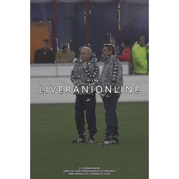 DIG- ALLENAMENTO NAZIONALE ITALIANA CALCIO A BUCAREST IN ROMANIA 23 MARZO 2001 NELLA FOTO L’ALLENATORE GIOVANNI TRAPATTONI CON PIETRO GHEDIN AGENZIA ALDO LIVERANI SAS