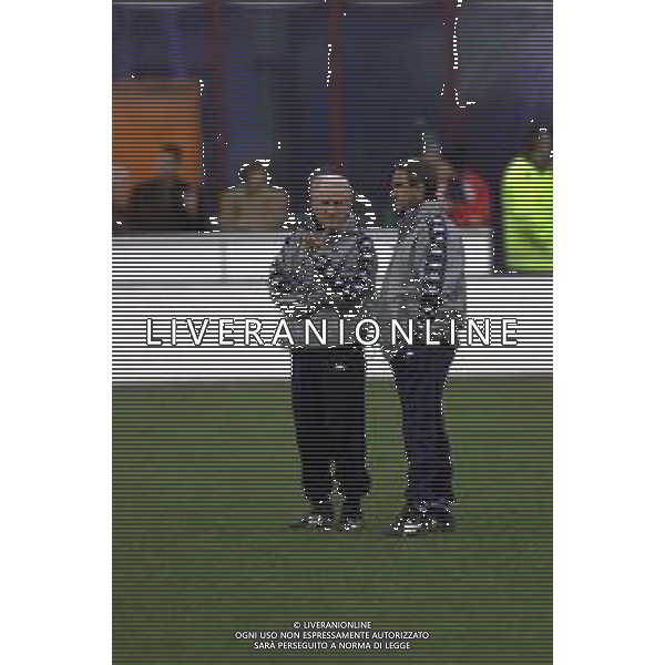 DIG- ALLENAMENTO NAZIONALE ITALIANA CALCIO A BUCAREST IN ROMANIA 23 MARZO 2001 NELLA FOTO L’ALLENATORE GIOVANNI TRAPATTONI CON PIETRO GHEDIN AGENZIA ALDO LIVERANI SAS