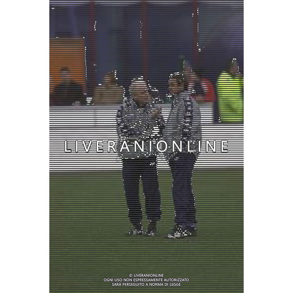 DIG- ALLENAMENTO NAZIONALE ITALIANA CALCIO A BUCAREST IN ROMANIA 23 MARZO 2001 NELLA FOTO L’ALLENATORE GIOVANNI TRAPATTONI CON PIETRO GHEDIN AGENZIA ALDO LIVERANI SAS