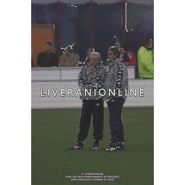 DIG- ALLENAMENTO NAZIONALE ITALIANA CALCIO A BUCAREST IN ROMANIA 23 MARZO 2001 NELLA FOTO L’ALLENATORE GIOVANNI TRAPATTONI CON PIETRO GHEDIN AGENZIA ALDO LIVERANI SAS