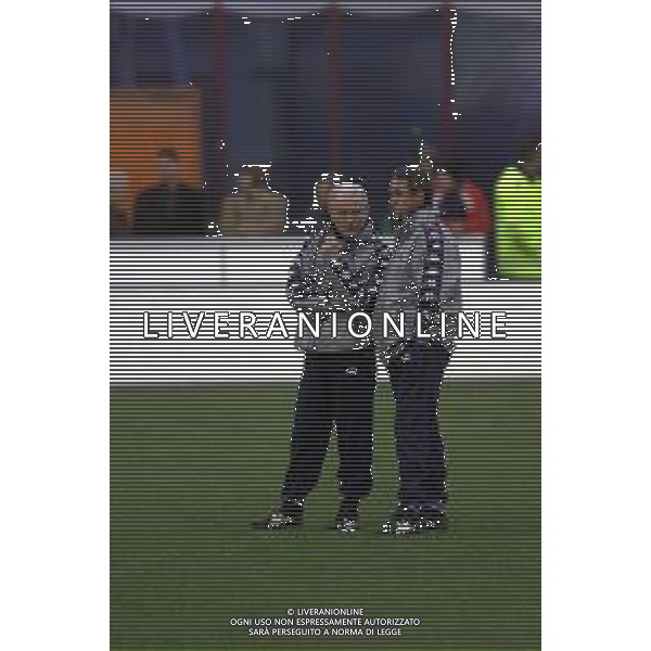 DIG- ALLENAMENTO NAZIONALE ITALIANA CALCIO A BUCAREST IN ROMANIA 23 MARZO 2001 NELLA FOTO L’ALLENATORE GIOVANNI TRAPATTONI CON PIETRO GHEDIN AGENZIA ALDO LIVERANI SAS