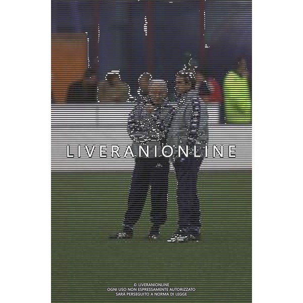 DIG- ALLENAMENTO NAZIONALE ITALIANA CALCIO A BUCAREST IN ROMANIA 23 MARZO 2001 NELLA FOTO L’ALLENATORE GIOVANNI TRAPATTONI CON PIETRO GHEDIN AGENZIA ALDO LIVERANI SAS
