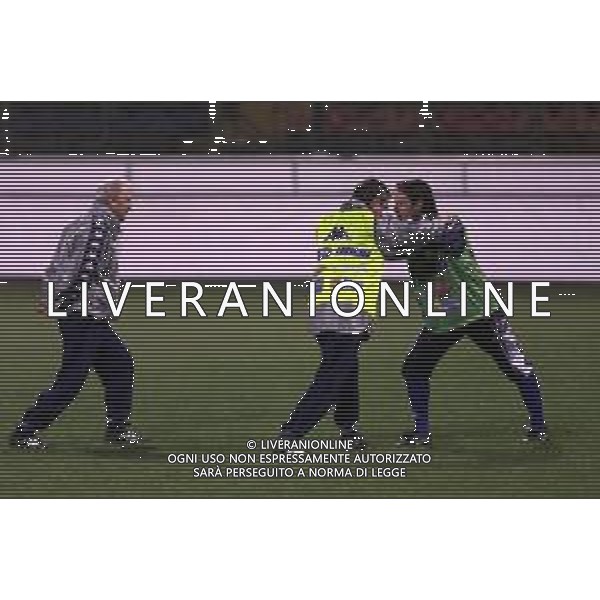 DIG- ALLENAMENTO NAZIONALE ITALIANA CALCIO A BUCAREST IN ROMANIA 23 MARZO 2001 NELLA FOTO L’ALLENATORE GIOVANNI TRAPATTONI CON PIETRO GHEDIN E FILIPPO INZAGHI AGENZIA ALDO LIVERANI SAS