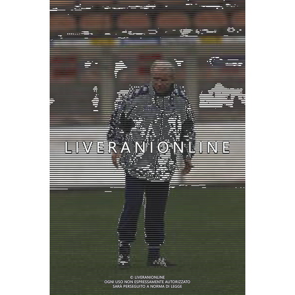 DIG- ALLENAMENTO NAZIONALE ITALIANA CALCIO A BUCAREST IN ROMANIA 23 MARZO 2001 NELLA FOTO L’ALLENATORE GIOVANNI TRAPATTONI AGENZIA ALDO LIVERANI SAS