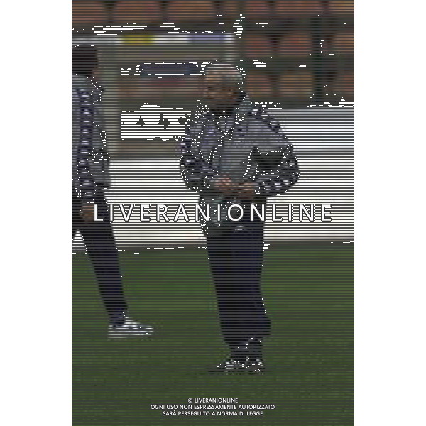 DIG- ALLENAMENTO NAZIONALE ITALIANA CALCIO A BUCAREST IN ROMANIA 23 MARZO 2001 NELLA FOTO L’ALLENATORE GIOVANNI TRAPATTONI AGENZIA ALDO LIVERANI SAS