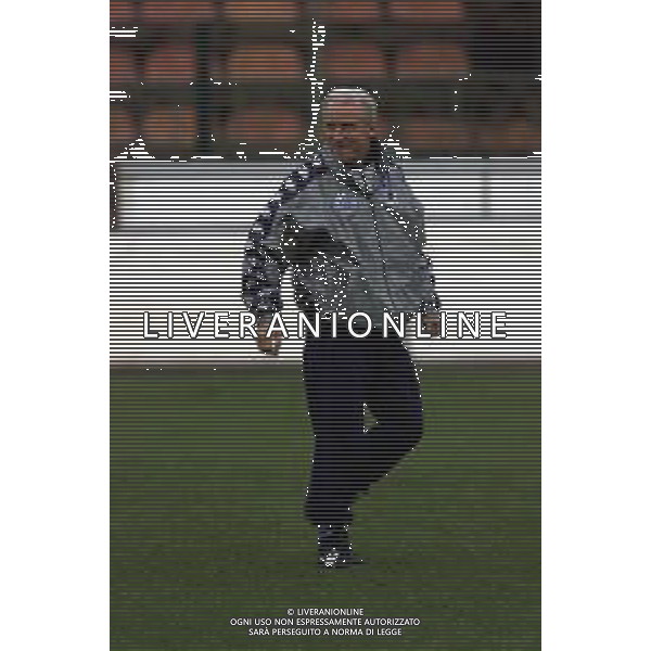 DIG- ALLENAMENTO NAZIONALE ITALIANA CALCIO A BUCAREST IN ROMANIA 23 MARZO 2001 NELLA FOTO L’ALLENATORE GIOVANNI TRAPATTONI AGENZIA ALDO LIVERANI SAS