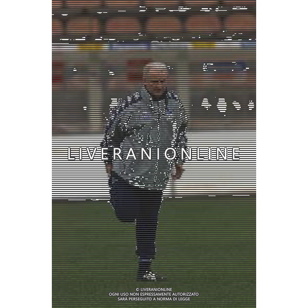DIG- ALLENAMENTO NAZIONALE ITALIANA CALCIO A BUCAREST IN ROMANIA 23 MARZO 2001 NELLA FOTO L’ALLENATORE GIOVANNI TRAPATTONI AGENZIA ALDO LIVERANI SAS