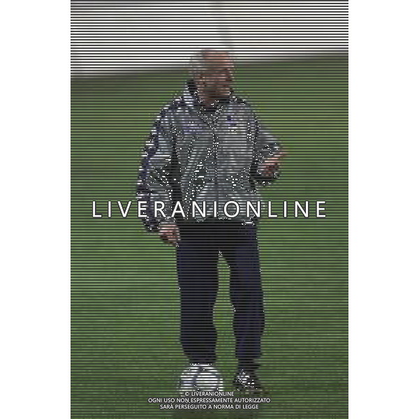 DIG- ALLENAMENTO NAZIONALE ITALIANA CALCIO A BUCAREST IN ROMANIA 23 MARZO 2001 NELLA FOTO L’ALLENATORE GIOVANNI TRAPATTONI AGENZIA ALDO LIVERANI SAS