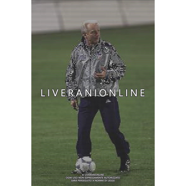 DIG- ALLENAMENTO NAZIONALE ITALIANA CALCIO A BUCAREST IN ROMANIA 23 MARZO 2001 NELLA FOTO L’ALLENATORE GIOVANNI TRAPATTONI AGENZIA ALDO LIVERANI SAS
