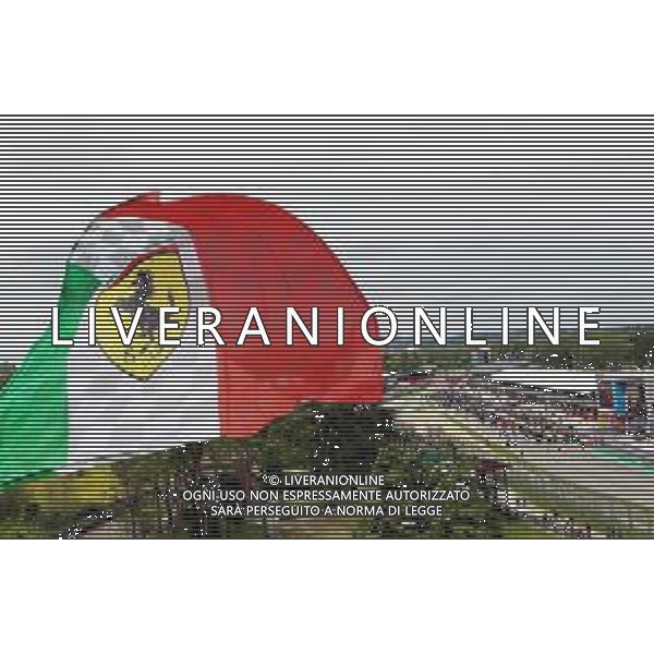 IMOLA 20 04 2025 (DOMENICA DI PASQUA) AUTODROMO ENZO E DINO FERRARI WEC 6 ORE DI IMOLA NELLA FOTO BANDIERA DELA FERRARI E LA VEDUTA DELL\'AUTODROMO ENZO E DINO FERRARI DALLA CURVA RIVAZZA PRIMA DELLA PARTENZA ©SANNA - AGENZIA ALDO LIVERANI SAS