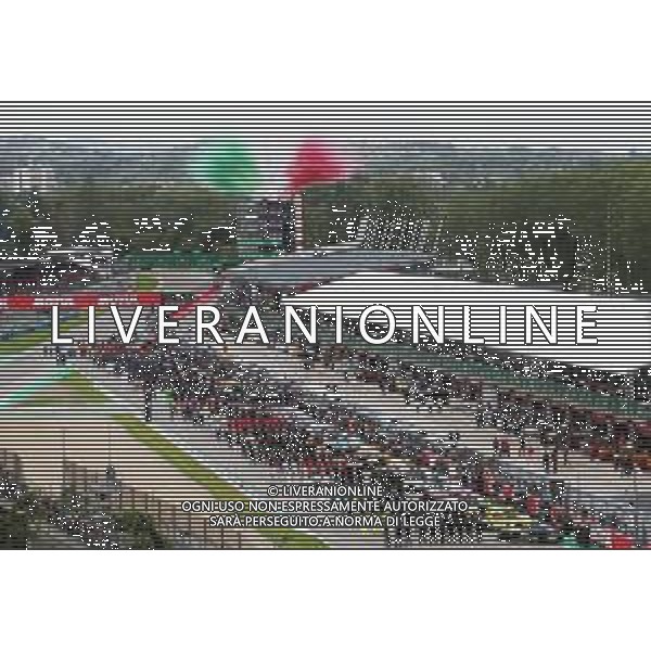 IMOLA 20 04 2025 (DOMENICA DI PASQUA) AUTODROMO ENZO E DINO FERRARI WEC 6 ORE DI IMOLA NELLA FOTO FUOCHI D\'ARTIFICIO TRICOLORE SOPRA LA TORRE DELL\'AUTODROMO DURANTE L\'INNO NAZIONALE PRIMA DELLA PARTENZA ©SANNA - AGENZIA ALDO LIVERANI SAS