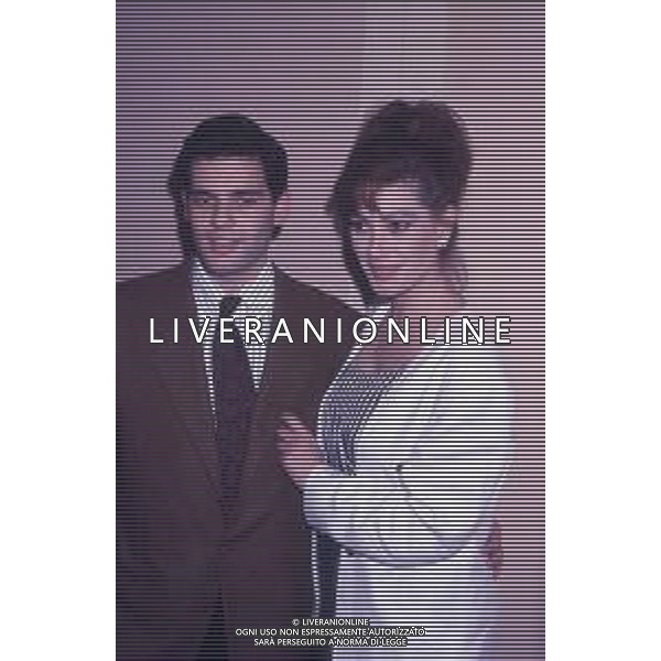 DIAP-RETROSPETTIVA EDWIGE FENECH ATTRICE NELLA FOTO EDWIGE FENECH CON IL FIGLIO EDWIN NELL\'ANNO 1993 AG ALDO LIVERANI SAS 