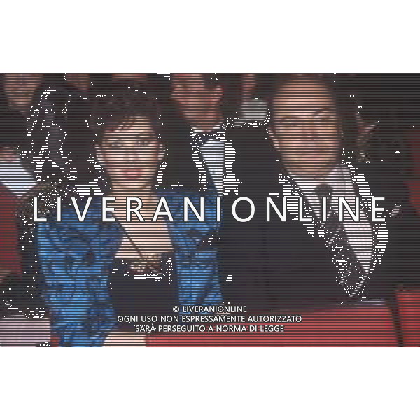 DIAP-RETROSPETTIVA EDWIGE FENECH ATTRICE NELLA FOTO EDWIGE FENECH CON LINO BANFI NELL\'ANNO 1984 AG ALDO LIVERANI SAS