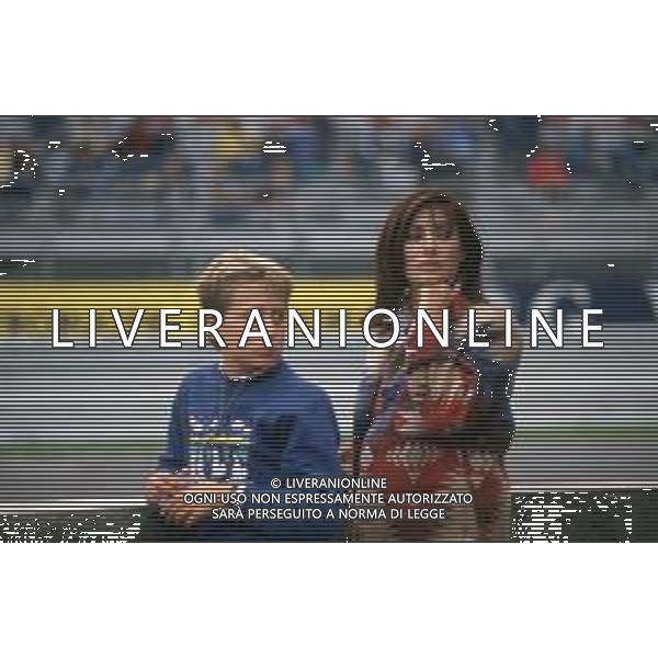 DIAP-RETROSPETTIVA EDWIGE FENECH ATTRICE NELLA FOTO EDWIGE FENECH CON LUCA CORDERO DI MONTEZEMOLO E IL FIGLIO MATTEO AL GP F1 MONZA NELL\'ANNO 1989 AG ALDO LIVERANI SAS 