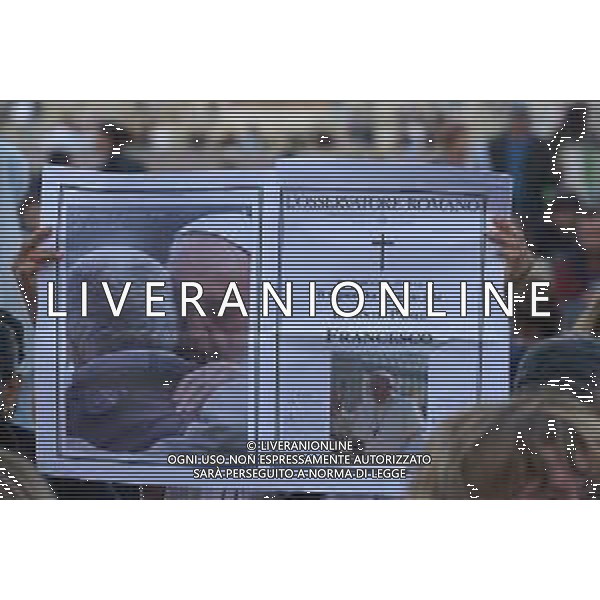 Roma - 22 Aprile 2025 Media e fedeli in Piazza San Pietro per il Rosario per Papa Francesco Nella Foto: General View  Andrea Bracaglia- AGENZIA ALDO LIVERANI SAS