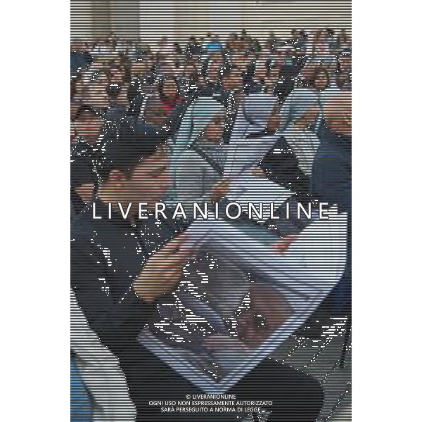 Roma - 22 Aprile 2025 Media e fedeli in Piazza San Pietro per il Rosario per Papa Francesco Nella Foto: General View  Andrea Bracaglia- AGENZIA ALDO LIVERANI SAS