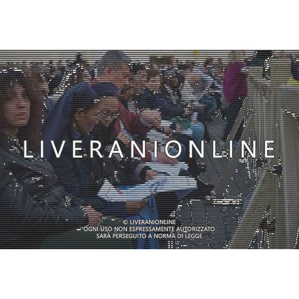 Roma - 22 Aprile 2025 Media e fedeli in Piazza San Pietro per il Rosario per Papa Francesco Nella Foto: General View  Andrea Bracaglia- AGENZIA ALDO LIVERANI SAS