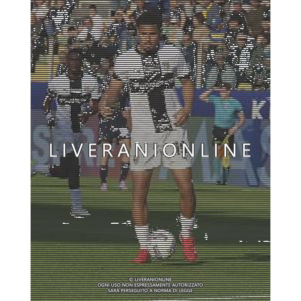 Simon Sohm of Parma AC play the ball during Parma Calcio vs Juventus FC, 33° Serie A Enilive 2024-25 game at Ennio Tardini stadium in Parma (PR), Italy, on April 23, 2025. (Photo by Davide Casentini)- AGENZIA ALDO LIVERANI SAS