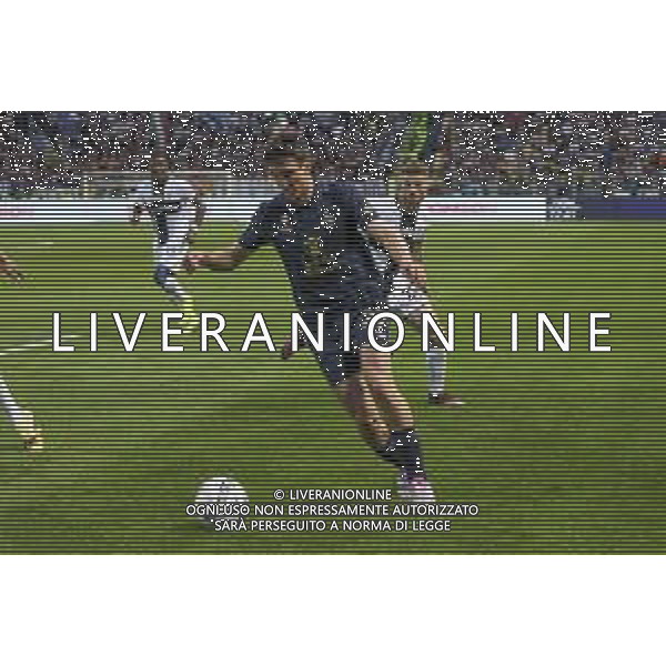 Andrea Cambiaso of Juventus FC play the ball during Parma Calcio vs Juventus FC, 33° Serie A Enilive 2024-25 game at Ennio Tardini stadium in Parma (PR), Italy, on April 23, 2025. (Photo by Davide Casentini)- AGENZIA ALDO LIVERANI SAS