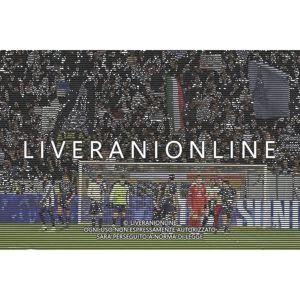 Juventus FC players under fans at the end of Parma Calcio vs Juventus FC, 33° Serie A Enilive 2024-25 game at Ennio Tardini stadium in Parma (PR), Italy, on April 23, 2025. (Photo by Davide Casentini)- AGENZIA ALDO LIVERANI SAS