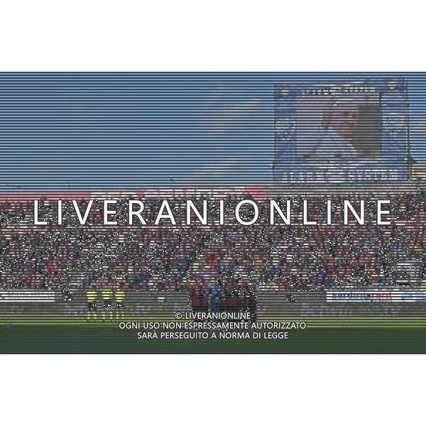 23-4-2025. Cagliari calcio-ACF Fiorentina, 33° giornata Serie A calcio Italia 2024/2025, stadio Unipol Domus Cagliari. Foto Salvatore Moi/Agenzia Aldo Liverani s.as. Nella foto: 1 vminuto silenzio prima inizio partita per morte Papa Francesco Bergoglio ©MOI SALVATORE - AGENZIA ALDO LIVERANI SAS