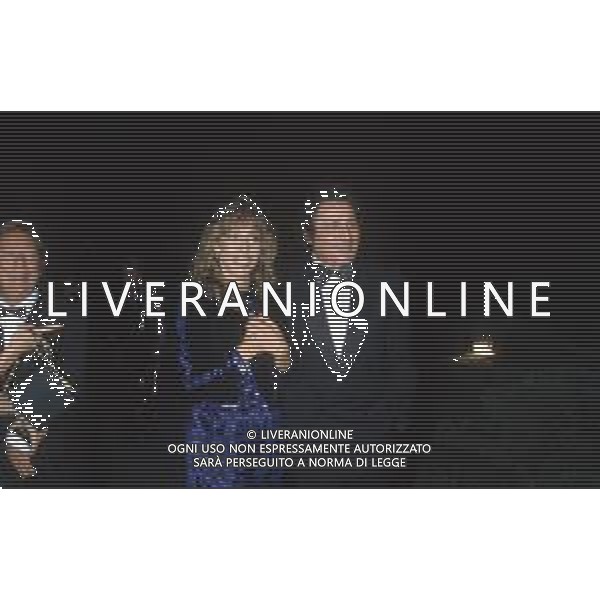 DIAP-RETROSPETTIVA BARBARA BOUCHET ATTRICE NELLA FOTO LUIGI BORGHESE CON DANIELA ZUCCOLI E MIKE BONGIORNO A MILANO NELL\'ANNO 1983 AG ALDO LIVERANI SAS  