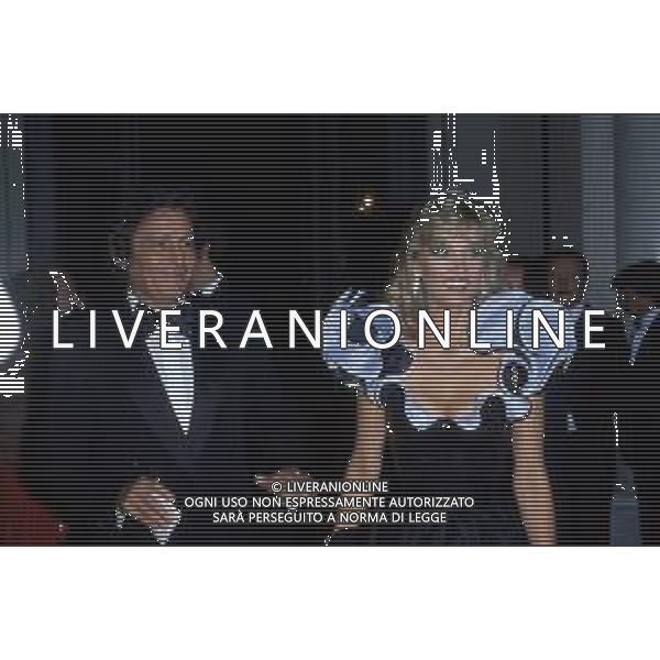 DIAP-RETROSPETTIVA BARBARA BOUCHET ATTRICE NELLA FOTO BARBARA BOUCHET CON IL MARITO LUIGI BORGHESE A MILANO NELL\'ANNO 1983 AG ALDO LIVERANI SAS  