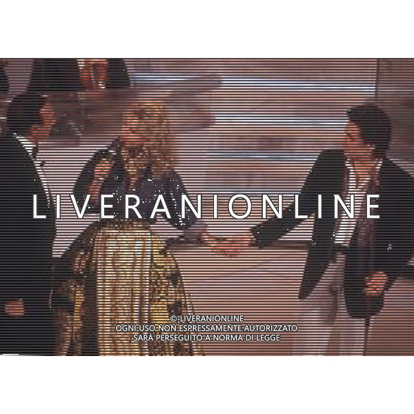 DIAP-RETROSPETTIVA BARBARA BOUCHET ATTRICE NELLA FOTO BARBARA BOUCHET CON MASSIMO MODUGNO A SANREMO NELL\'ANNO 1992 AG ALDO LIVERANI SAS