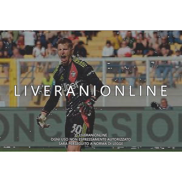 TVEM April 19, 2025 Lecce, Italy - US Lecce vs Como 1907 - Italian soccer serie A 2024/25 - Via Del Mare Stadium. In the pic: Jean Butez of Como 1907 foto emmanuele mastrodonato-ag aldo liverani sas