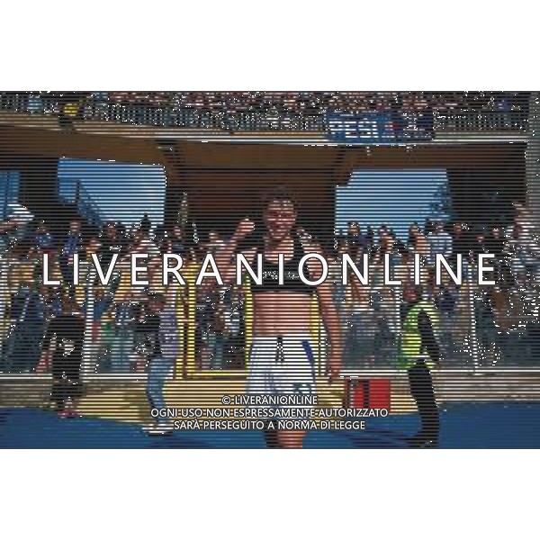 TVEM April 19, 2025 Lecce, Italy - US Lecce vs Como 1907 - Italian soccer serie A 2024/25 - Via Del Mare Stadium. In the pic: Mergim Vojvoda of Como 1907 celebrates the victory foto emmanuele mastrodonato-ag aldo liverani sas