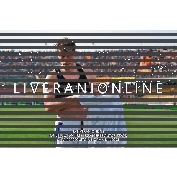 TVEM April 19, 2025 Lecce, Italy - US Lecce vs Como 1907 - Italian soccer serie A 2024/25 - Via Del Mare Stadium. In the pic: Mergim Vojvoda of Como 1907 foto emmanuele mastrodonato-ag aldo liverani sas