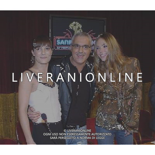 Conferenza Stampa di Presentazione del 56¡ Festival della Canzone Italiana Sanremo 02/02/2006 nella foto Giorgio Panariello con Ilary Blasi e Victoria Cabello ph agenzia aldo liverani