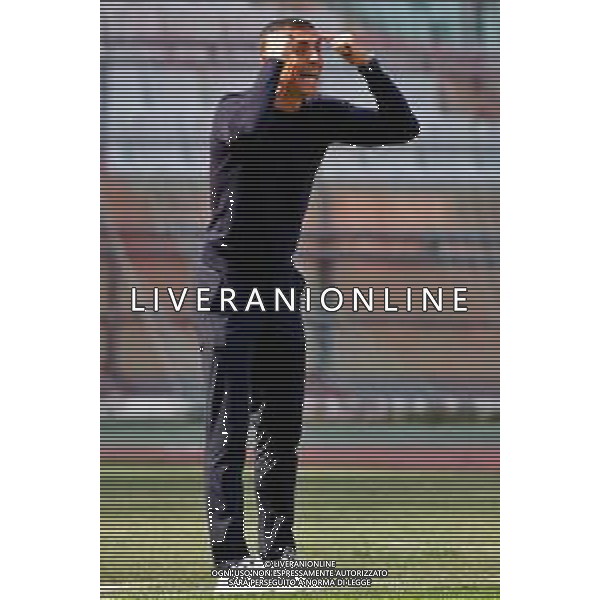 TVEM April 25, 2025 Bari, Italy - SSC Bari vs Modena FC 1912 - Italian soccer serie B 2024/25 - San Nicola Stadium. In the pic: coach Moreno Longo of SSC Bari foto emmanuele mastrodonato-ag aldo liverani sas