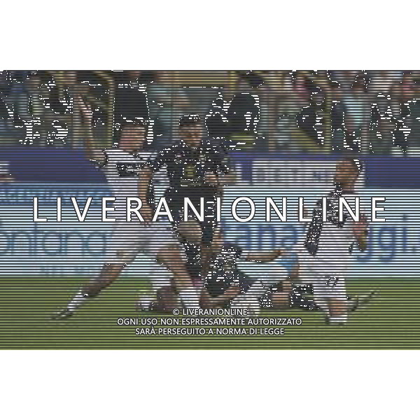 Nicolas Gonzalez of Juventus FC competes for the ball with Lautaro Rodrigo Valenti of Parma AC and Azevedo Junior Hernani of Parma AC during Parma Calcio vs Juventus FC, 33° Serie A Enilive 2024-25 game at Ennio Tardini stadium in Parma (PR), Italy, on April 23, 2025. (Photo by Davide Casentini)- AGENZIA ALDO LIVERANI SAS