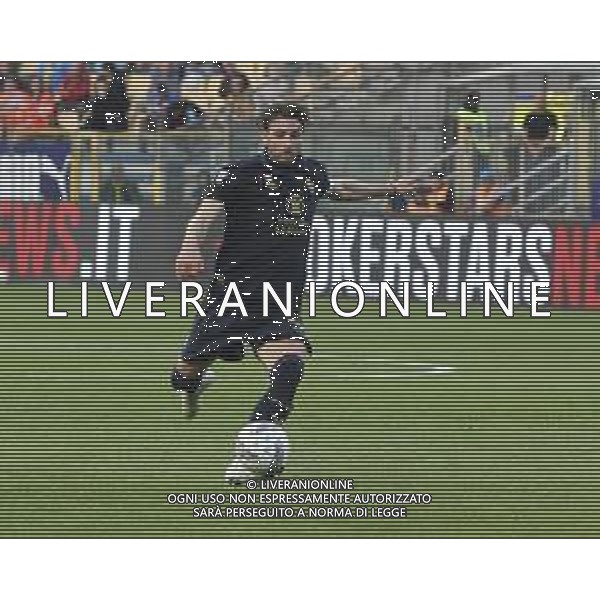 Manuel Locatelli of Juventus FC kick the ball during Parma Calcio vs Juventus FC, 33° Serie A Enilive 2024-25 game at Ennio Tardini stadium in Parma (PR), Italy, on April 23, 2025. (Photo by Davide Casentini)- AGENZIA ALDO LIVERANI SAS