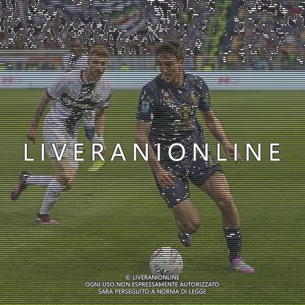 Andrea Cambiaso of Juventus FC play the ball during Parma Calcio vs Juventus FC, 33° Serie A Enilive 2024-25 game at Ennio Tardini stadium in Parma (PR), Italy, on April 23, 2025. (Photo by Davide Casentini)- AGENZIA ALDO LIVERANI SAS