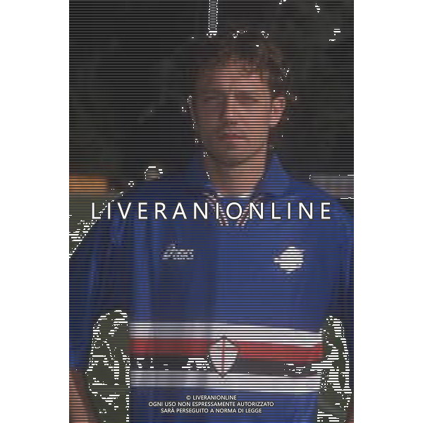 DIAP-RETROSPETTIVA NICOLA ZANINI CALCIATORE NELLA FOTO NICOLA ZANINI CON LA MAGLIA DELLA SAMPDORIA CALCIO AG ALDO LIVERANI SAS