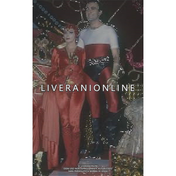 DIAP-RETROSPETTIVA VIOLA VALENTINO CANTANTE NELLA FOTO VIOLA VALENTINO CON IL MAGO ALEXANDER NELL\'ANNO 1981 A ROMA FOTO EDGARDO DELLA SCORCIOSA-AG ALDO LIVERANI SAS 