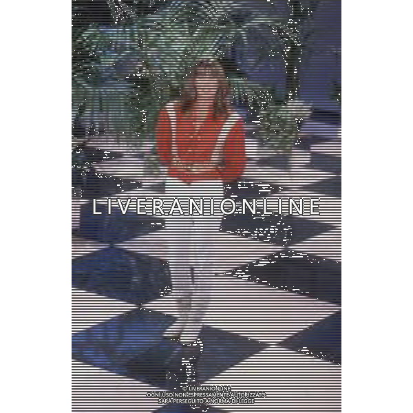 DIAP-RETROSPETTIVA VIOLA VALENTINO CANTANTE NELLA FOTO VIOLA VALENTINO NELL\'ANNO 1982 A MILANO OSPITE DELLA TRASMISSIONE TELEVISIVA “CIPRIA“ SU RETE 4 FOTO ENRICO LIVERANI--AG ALDO LIVERANI SAS  