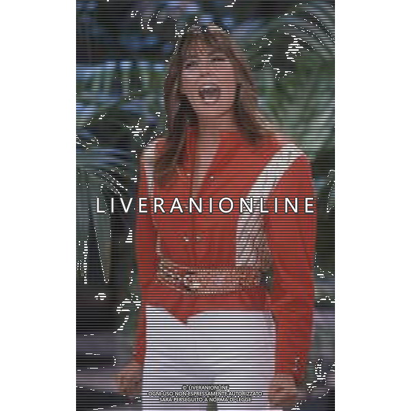DIAP-RETROSPETTIVA VIOLA VALENTINO CANTANTE NELLA FOTO VIOLA VALENTINO NELL\'ANNO 1982 A MILANO OSPITE DELLA TRASMISSIONE TELEVISIVA “CIPRIA“ SU RETE 4 FOTO ENRICO LIVERANI--AG ALDO LIVERANI SAS  