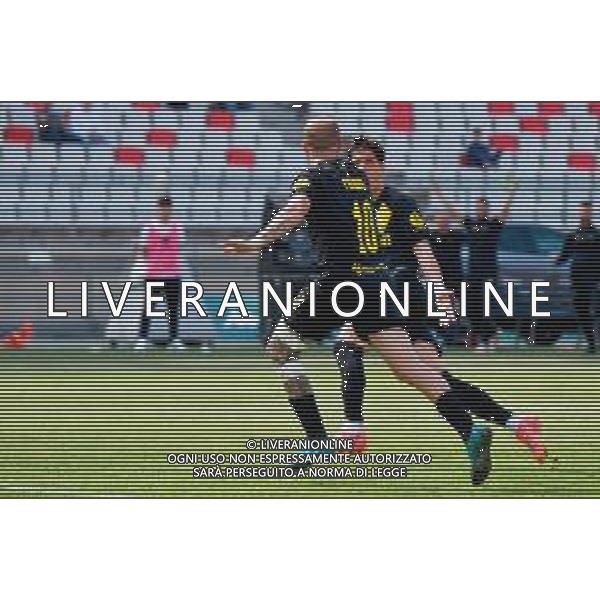 TVEM April 25, 2025 Bari, Italy - SSC Bari vs Modena FC 1912 - Italian soccer serie B 2024/25 - San Nicola Stadium. In the pic: Antonio Palumbo of Modena FC 1912 celebrates after scoring a goal ©TVEM Emmanuele Mastrodonato - AGENZIA ALDO LIVERANI SAS