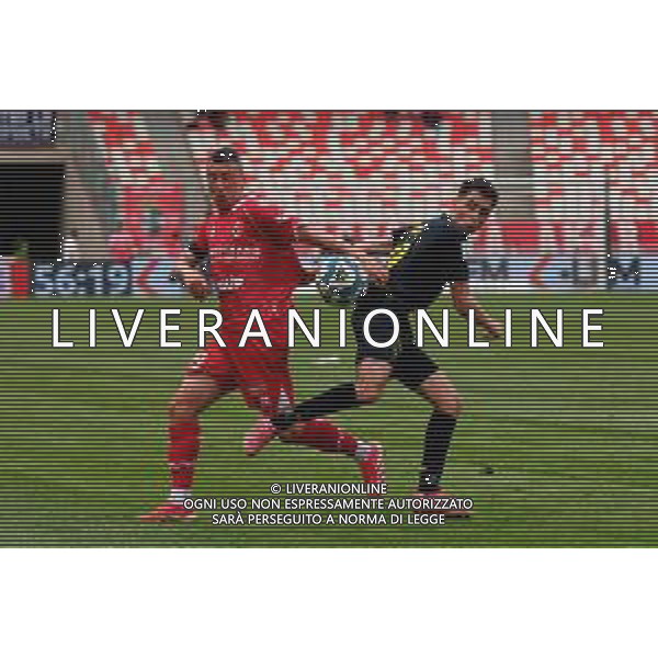 TVEM April 25, 2025 Bari, Italy - SSC Bari vs Modena FC 1912 - Italian soccer serie B 2024/25 - San Nicola Stadium. In the pic: Cesar Falletti of SSC Bari in action against Giuseppe Caso of Modena FC 1912 ©TVEM Emmanuele Mastrodonato - AGENZIA ALDO LIVERANI SAS