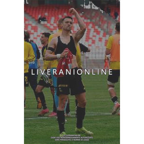 TVEM April 25, 2025 Bari, Italy - SSC Bari vs Modena FC 1912 - Italian soccer serie B 2024/25 - San Nicola Stadium. In the pic: Simone Santoro of Modena FC 1912 celebrates the victory ©TVEM Emmanuele Mastrodonato - AGENZIA ALDO LIVERANI SAS