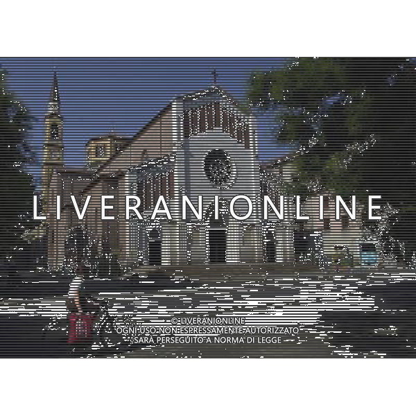 MILANO AGOSTO 2003 NELLA FOTO L\' ESTERNO DELLA CHIESA DI SANTA MARIA DEL SUFFRAGIO FOTO MARIO ROMANO/AG. ALDO LIVERANI