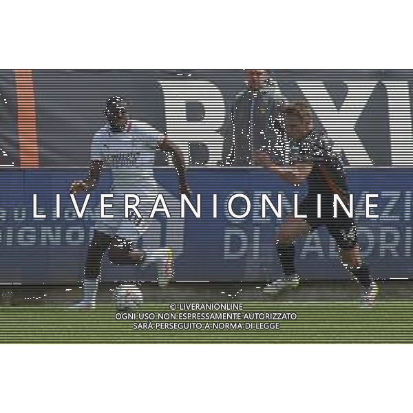 Youssouf Fofana of AC Milan competes for the ball with Hans Nicolussi Caviglia of Venezia FC during Venezia FC vs AC Milan, 34° Serie A Enilive 2024-25 game at Pier Luigi Penzo stadium in Venezia (VE), Italy, on April 27, 2025. (Photo by Davide Casentini)- AGENZIA ALDO LIVERANI SAS