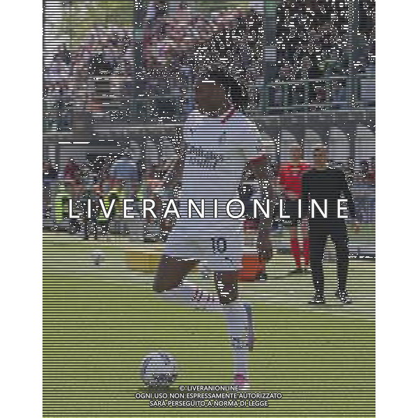 Rafael Leao of AC Milan play the ball during Venezia FC vs AC Milan, 34° Serie A Enilive 2024-25 game at Pier Luigi Penzo stadium in Venezia (VE), Italy, on April 27, 2025. (Photo by Davide Casentini)- AGENZIA ALDO LIVERANI SAS