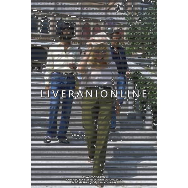 DIAP-MONICA VITTI, attrice italiana di teatro, cinema e televisione - RETROSPETTIVA Nella foto a Venezia nel 1982 con il marito Roberto Russo ©Archivio Giovanni Liverani / AG. ALDO LIVERANI SAS
