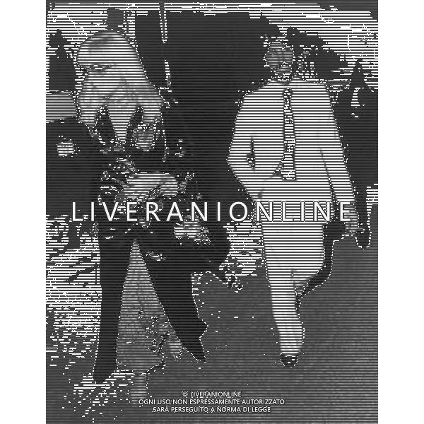 MONICA VITTI, attrice italiana di teatro, cinema e televisione - RETROSPETTIVA Nella foto con il marito Roberto Russo a Cannes 1977 ©Archivio Giovanni Liverani / AG. ALDO LIVERANI SAS